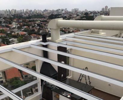 Cobertura de vidro com Perfil de aluminio viga-Calha e Perfil Estrutural 100x50 mm é na Polysolution