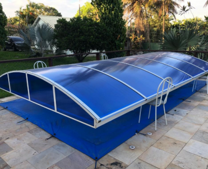 Cobertura de Piscina com Policarbonato Alveolar Azul e Perfil de aluminio PC 5512 - Polysolution